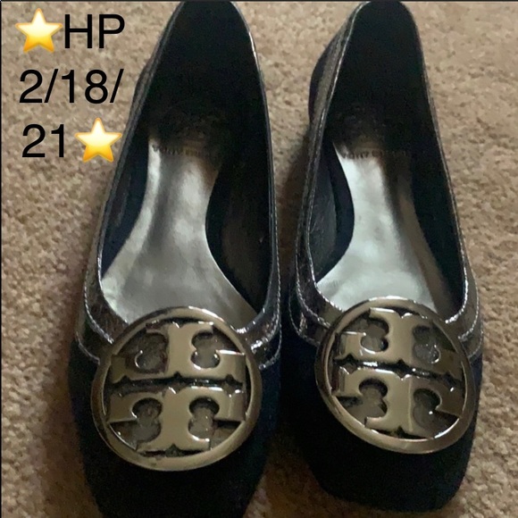 TORY BURCH 5.5 M SILVER LOGO BUCKLE FLATS SHOES - Picture 8 of 16